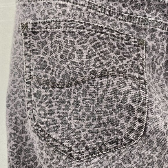 Lee Woman's Jeans Size 6 30x28 Gray Leopard Print Straight-Leg - Picture 12 of 16